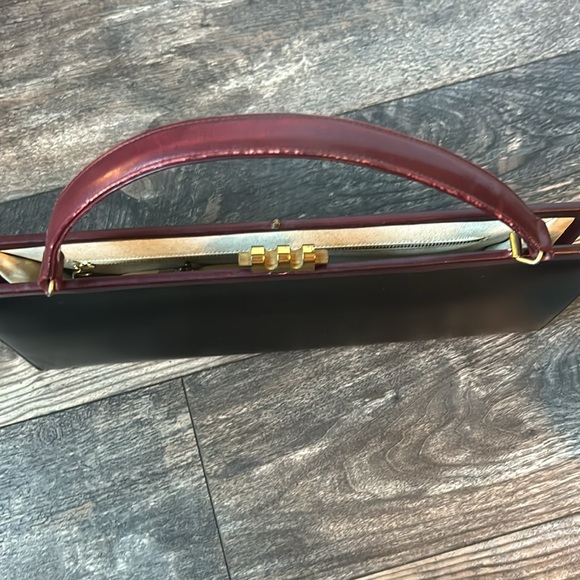 Vintage Palizzio by New York Over the Shoulder Purse With Gold Latch - Picture 10 of 13